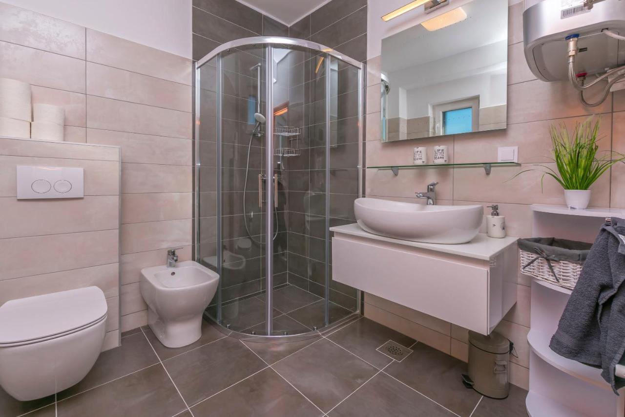 Apartments Visnja Рогозница Экстерьер фото