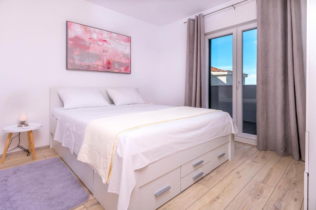 Apartments Visnja Рогозница Экстерьер фото